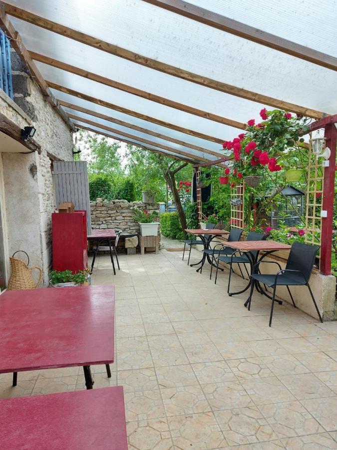 Chambres, Table D'Hotes Et Gites Les Mesanges Saint-Jean-de-Sauves Zewnętrze zdjęcie