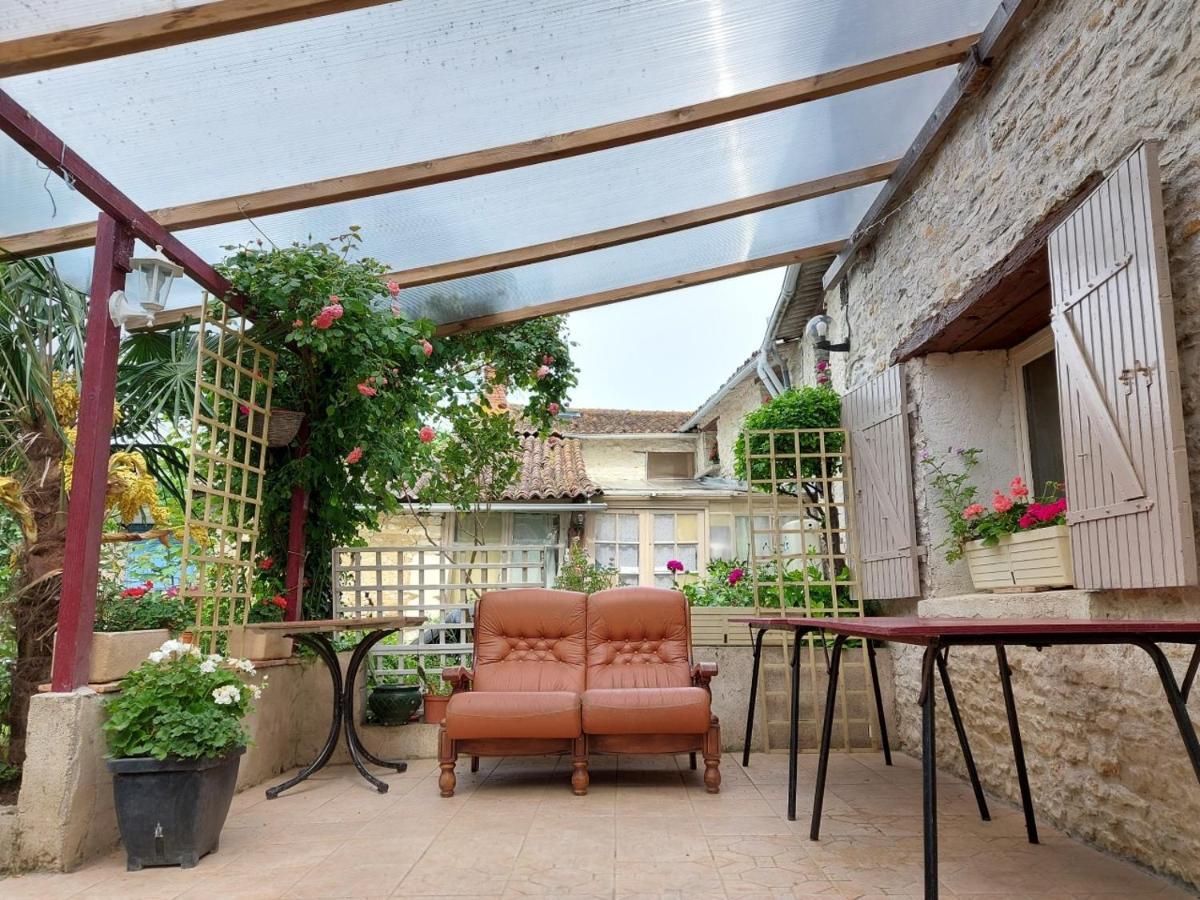 Chambres, Table D'Hotes Et Gites Les Mesanges Saint-Jean-de-Sauves Zewnętrze zdjęcie