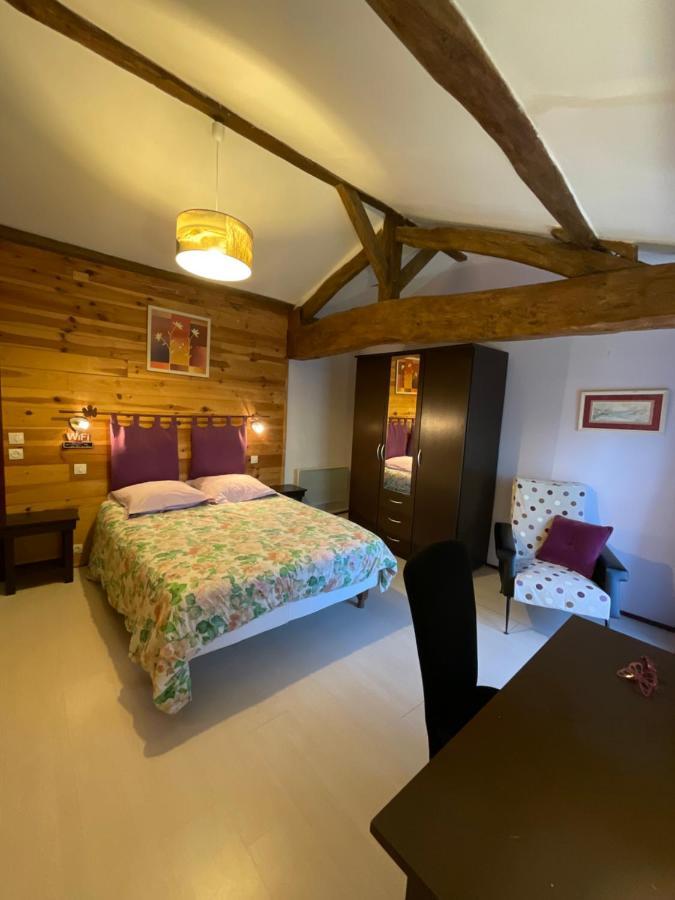 Chambres, Table D'Hotes Et Gites Les Mesanges Saint-Jean-de-Sauves Zewnętrze zdjęcie