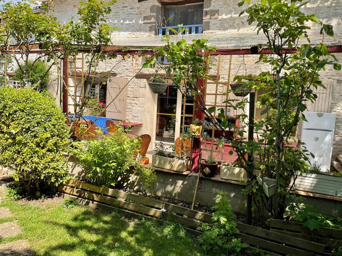 Chambres, Table D'Hotes Et Gites Les Mesanges Saint-Jean-de-Sauves Zewnętrze zdjęcie