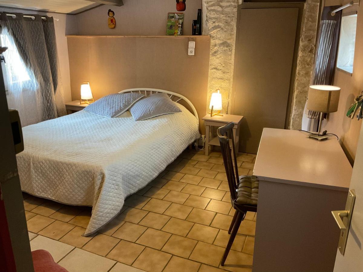Chambres, Table D'Hotes Et Gites Les Mesanges Saint-Jean-de-Sauves Zewnętrze zdjęcie