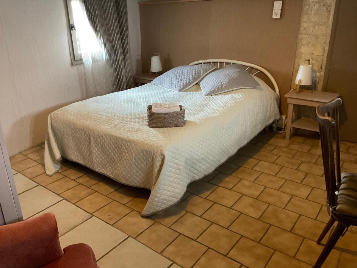 Chambres, Table D'Hotes Et Gites Les Mesanges Saint-Jean-de-Sauves Zewnętrze zdjęcie