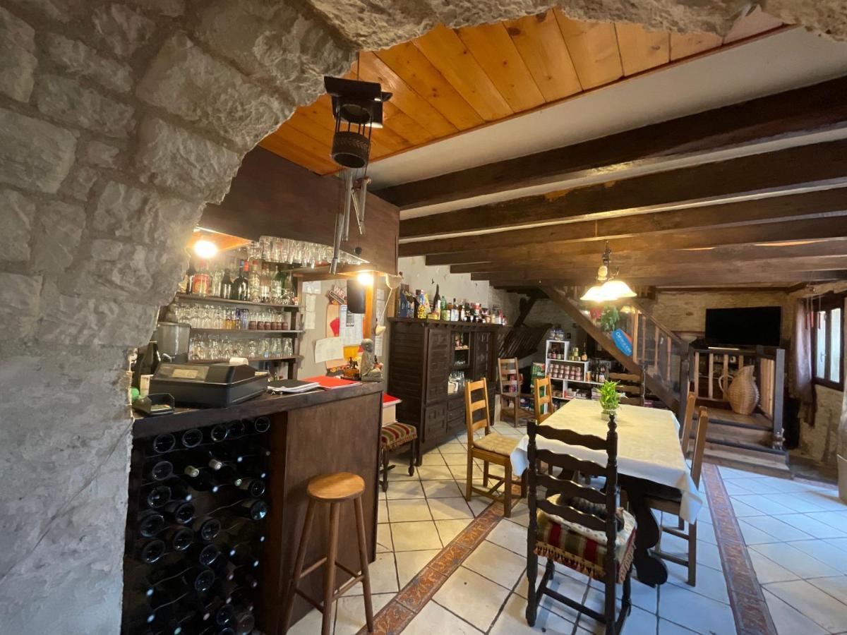 Chambres, Table D'Hotes Et Gites Les Mesanges Saint-Jean-de-Sauves Zewnętrze zdjęcie