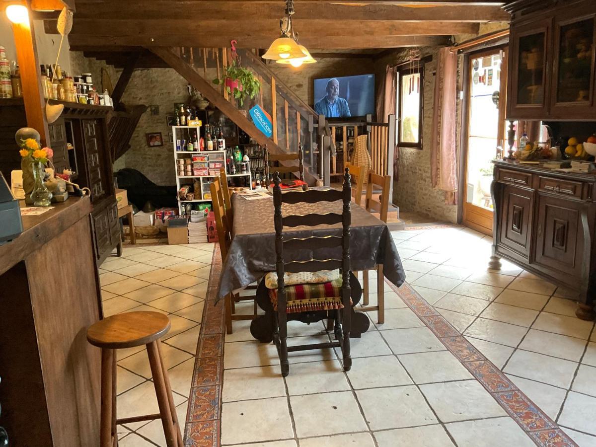 Chambres, Table D'Hotes Et Gites Les Mesanges Saint-Jean-de-Sauves Zewnętrze zdjęcie