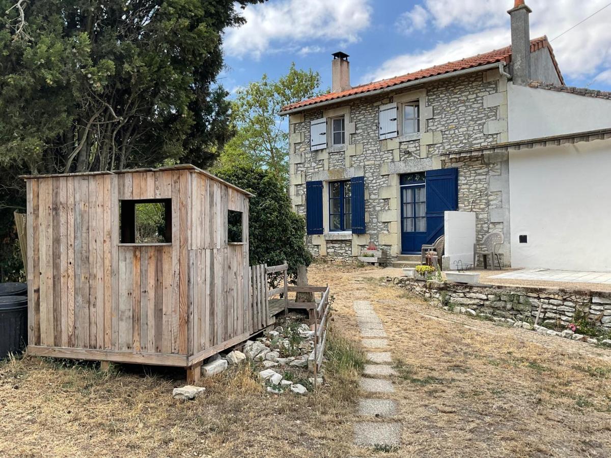 Chambres, Table D'Hotes Et Gites Les Mesanges Saint-Jean-de-Sauves Zewnętrze zdjęcie